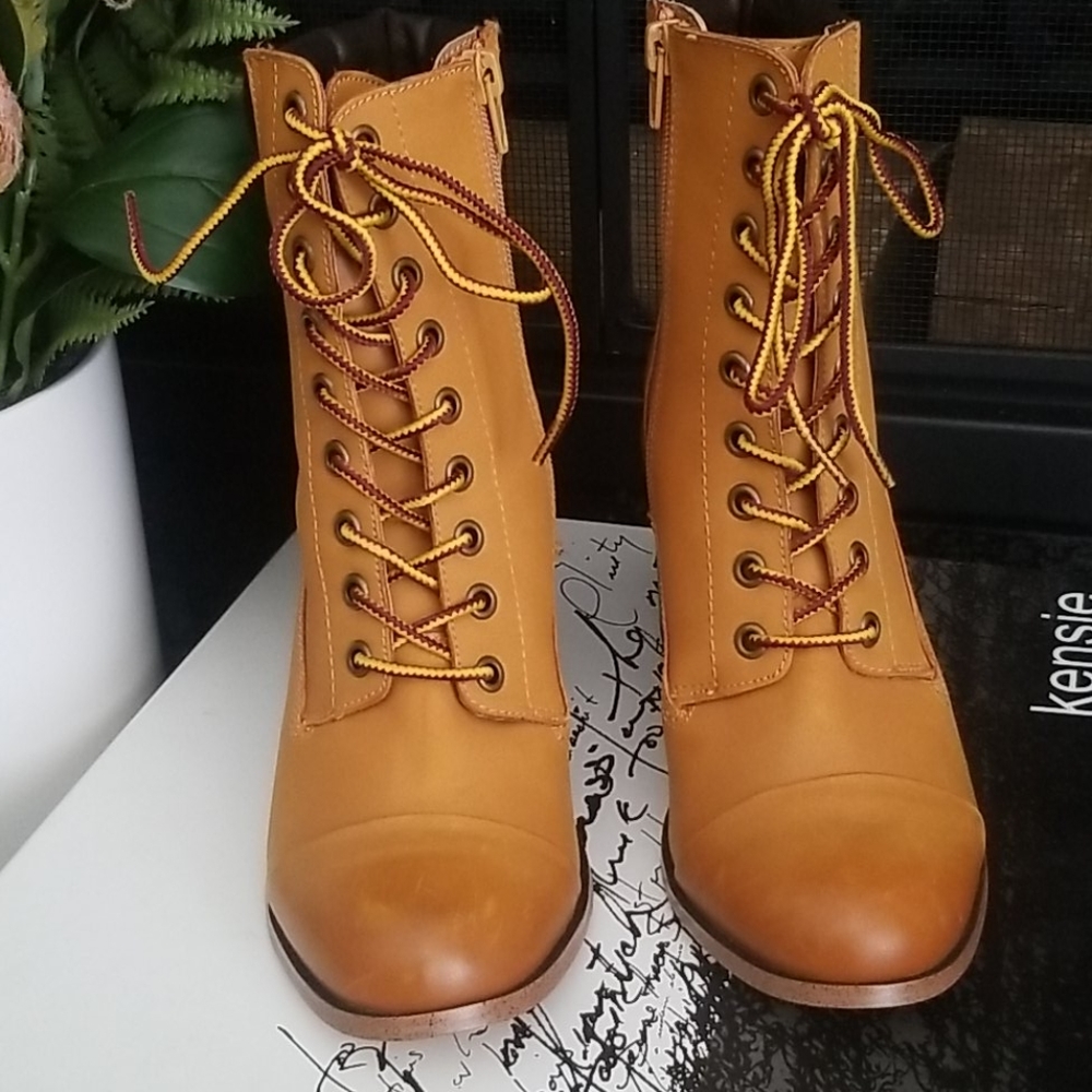 New 7.5 Leather Construction Booties with 3"  Heel - Picture 3 of 8